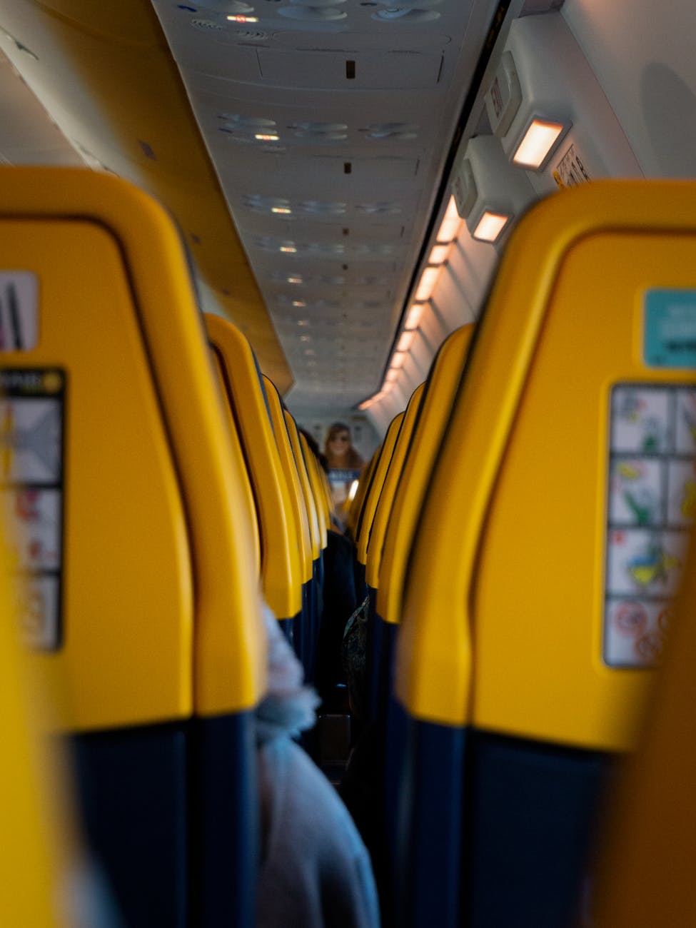 gap between airplane seats